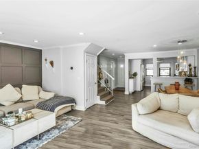 6 Cold Harbour Lane, Woodbury NY 11797