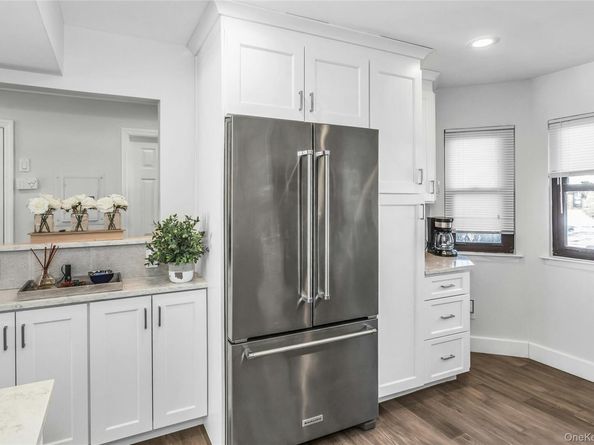 6 Cold Harbour Lane, Woodbury NY 11797