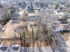 67 Edgewood Road, West Islip NY 11795