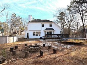 10 Silver Court, Ridge NY 11961