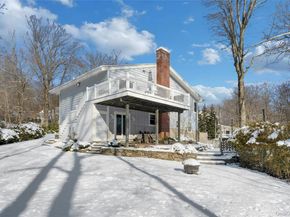 30 Highclere Lane, Valhalla NY 10595