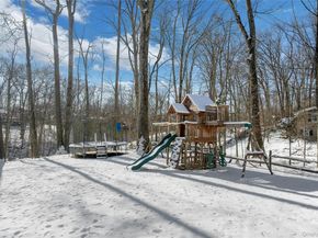 30 Highclere Lane, Valhalla NY 10595