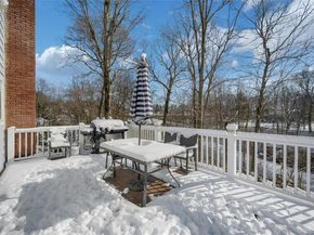 30 Highclere Lane, Valhalla NY 10595