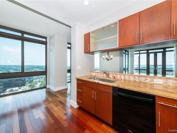 175 Huguenot Street 1802, New Rochelle NY 10801