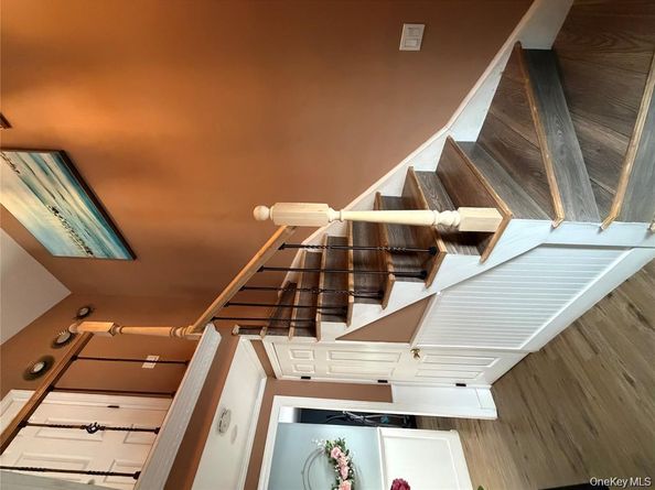 17 Hampton Road, Shirley NY 11967