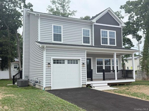 2 Gail Grace Court, Copiague NY 11726