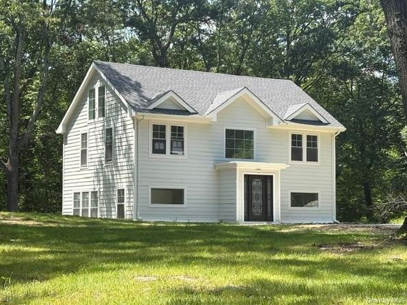 18 Laurel Road, South Salem NY 10590