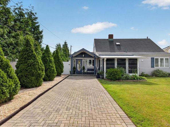 5 Long Lane, Levittown NY 11756