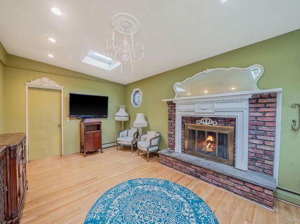 18 E Bay Drive, West Islip NY 11795