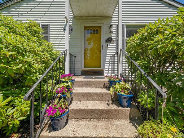 47 Floral Road, Rocky Point NY 11778