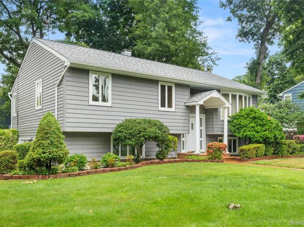 142 Mohican Avenue, Ronkonkoma NY 11779