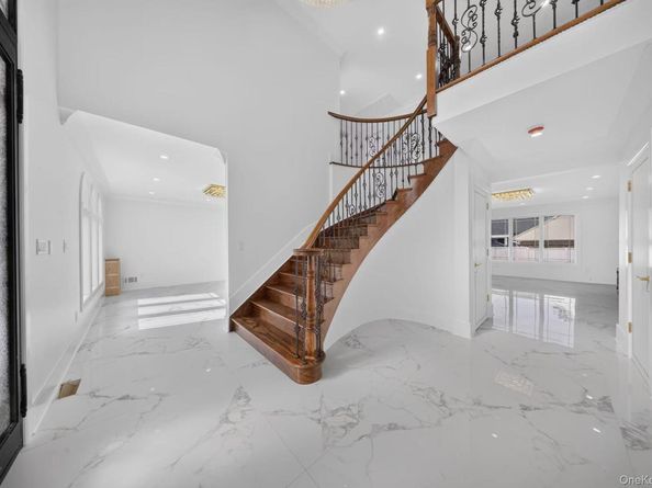 946 Cherry Lane, Garden City Park NY 11001