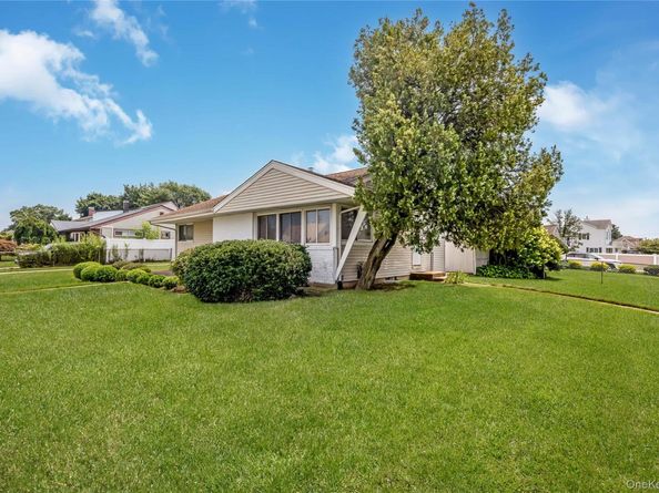 2 Mozart Lane, Bethpage NY 11714