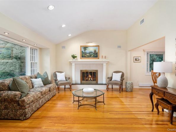 12 William Penn Drive, Stony Brook NY 11790