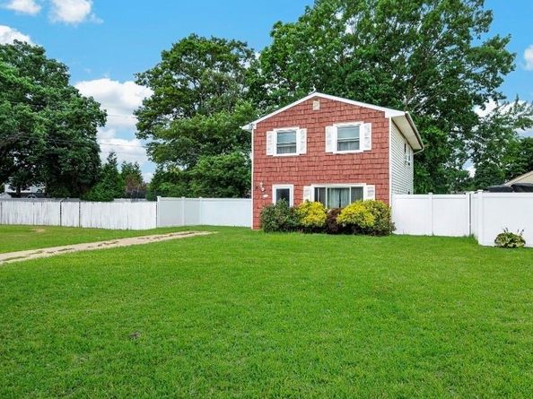 60 Lincoln Avenue, Deer Park NY 11729