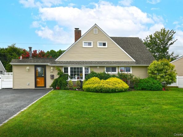 261 Elm Drive S, Levittown NY 11756