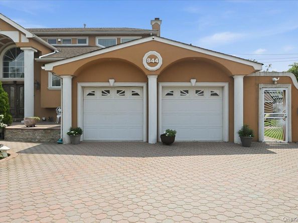 844 Park Lane, North Woodmere NY 11581
