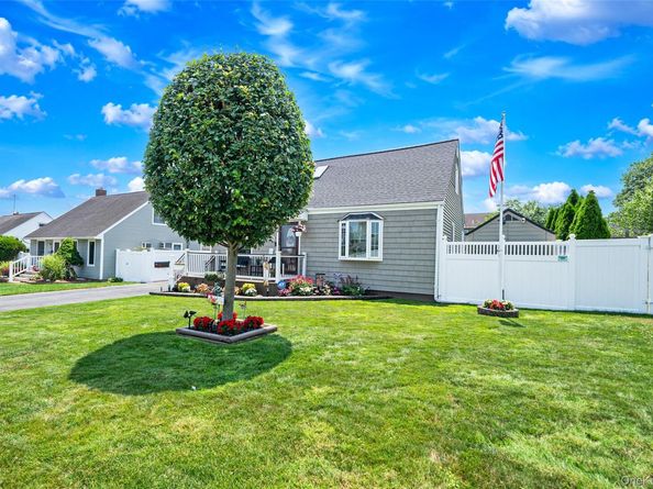 7 Farmedge Road, Bethpage NY 11714