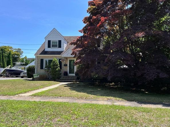 24 Gates Street, Greenlawn NY 11740