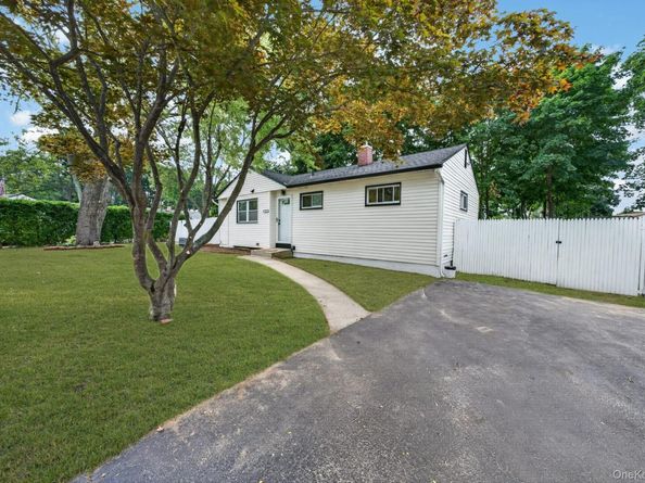 2602 Knickerbocker Avenue, Medford NY 11763