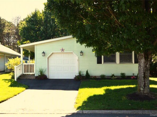 105 W Village Circle 105, Manorville NY 11949