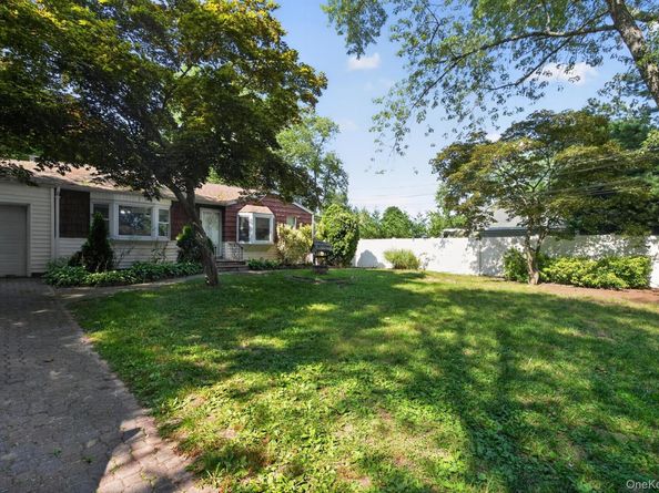 3 Hickory Place, Bay Shore NY 11706