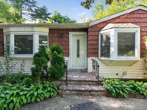 3 Hickory Place, Bay Shore NY 11706