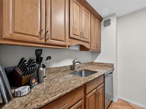 100 Clinton Avenue 3C, Mineola NY 11501