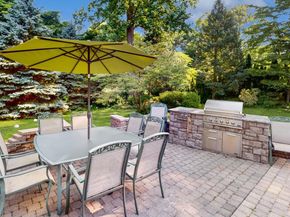 17 Tappanwood Drive, Locust Valley NY 11560