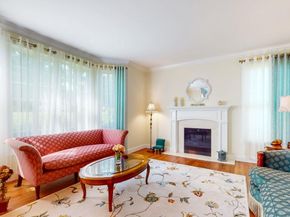 17 Tappanwood Drive, Locust Valley NY 11560