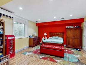 17 Tappanwood Drive, Locust Valley NY 11560