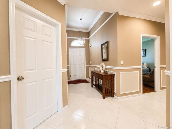 12 Laurel Lane, Holtsville NY 11742