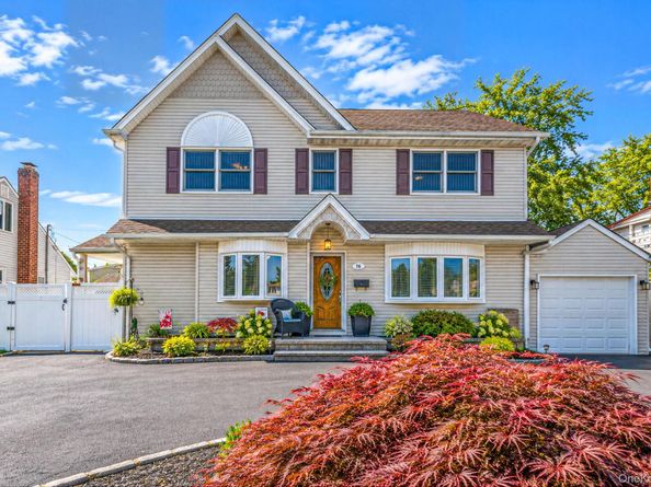 16 Salem Road, Hicksville NY 11801