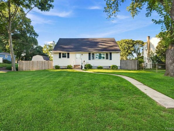 731 Muncey Road, West Islip NY 11795