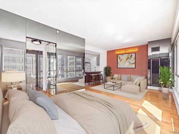 350 W 42nd Street 19I, New York (Manhattan) NY 10036