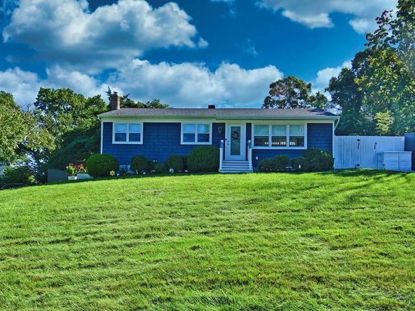 14 Kathy Street, Hampton Bays NY 11946