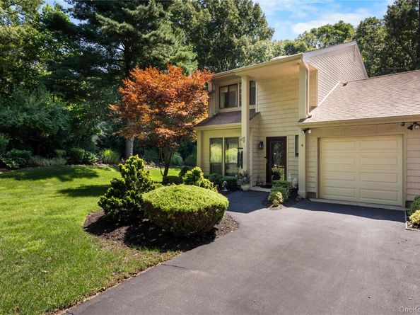 4 Lyndon Court, Bohemia NY 11716