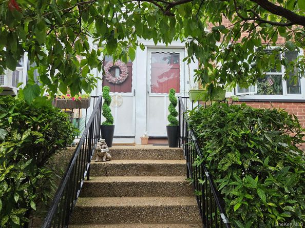 86-02 229th Street 8602, Queens Village NY 11422