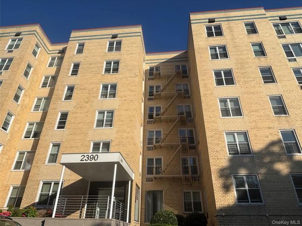 Undisclosed Address #1057108, Bronx NY 10463