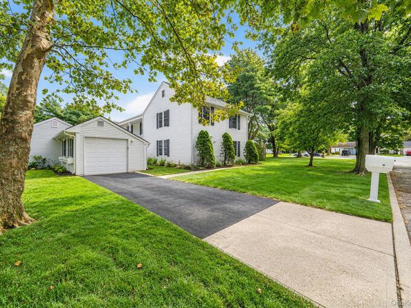 14 Petersburg Court, Coram NY 11727