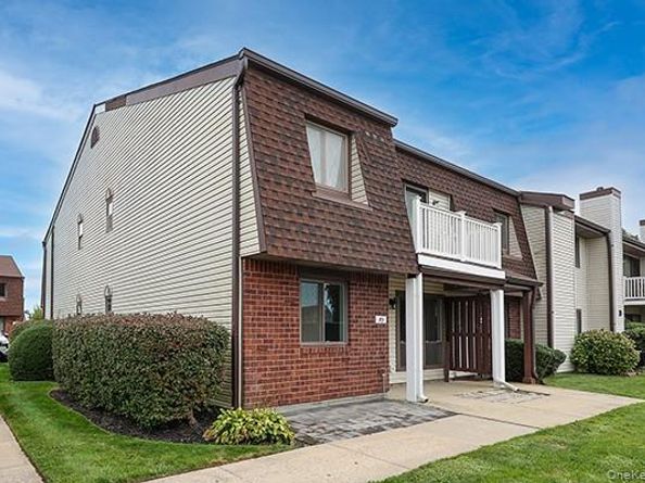 43 Cambridge Drive W, Copiague NY 11726