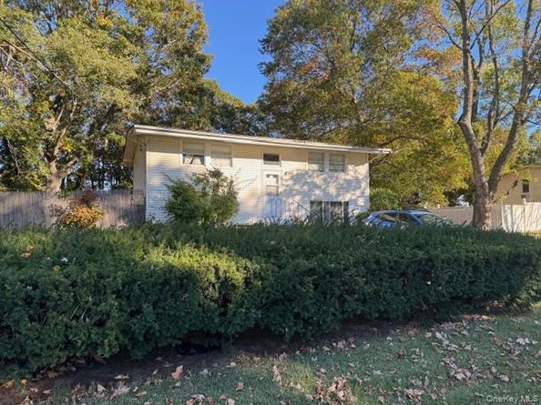 12 Arrowhead Lane, East Setauket NY 11733