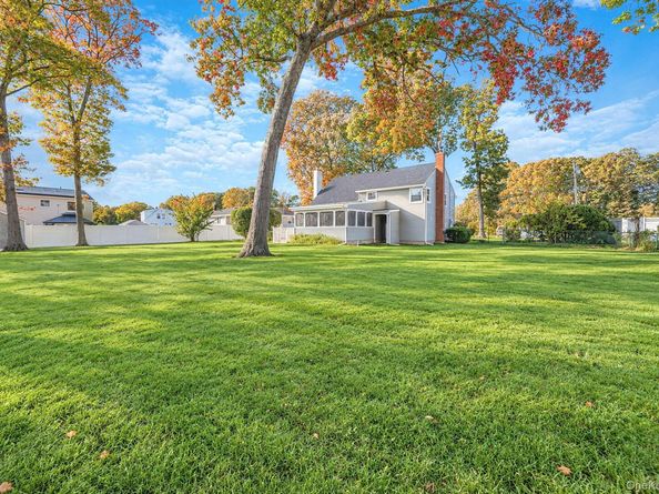 186 Midwood Road, West Babylon NY 11704