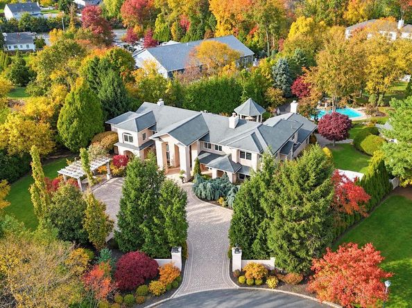 5 Glen Hill Court, Dix Hills NY 11746