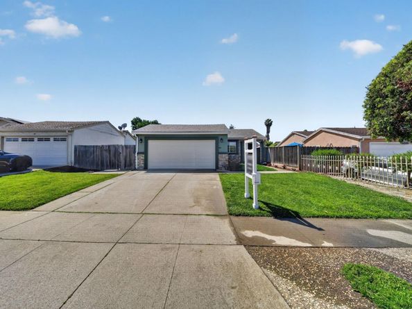 1892 Macduee Way, San Jose CA 95121