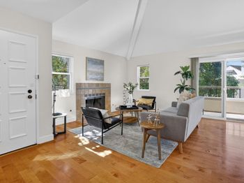 1874 Huxley Court