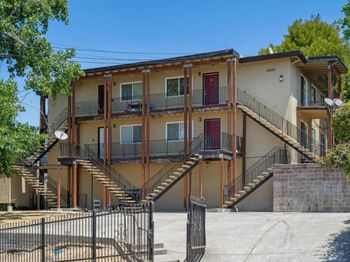 4624 Fairfax Avenue