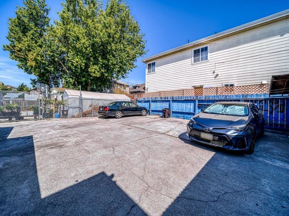 2520 E 24th Street, Oakland CA 94601