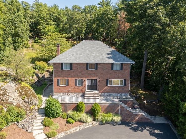 12 Parkway Dr, Saugus MA 01906