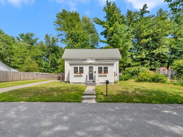 75 Norwood Ave, Leominster MA 01453